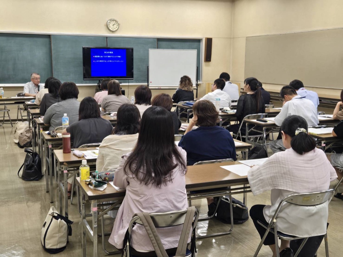 養成講座の講義を受講する参加者の皆様